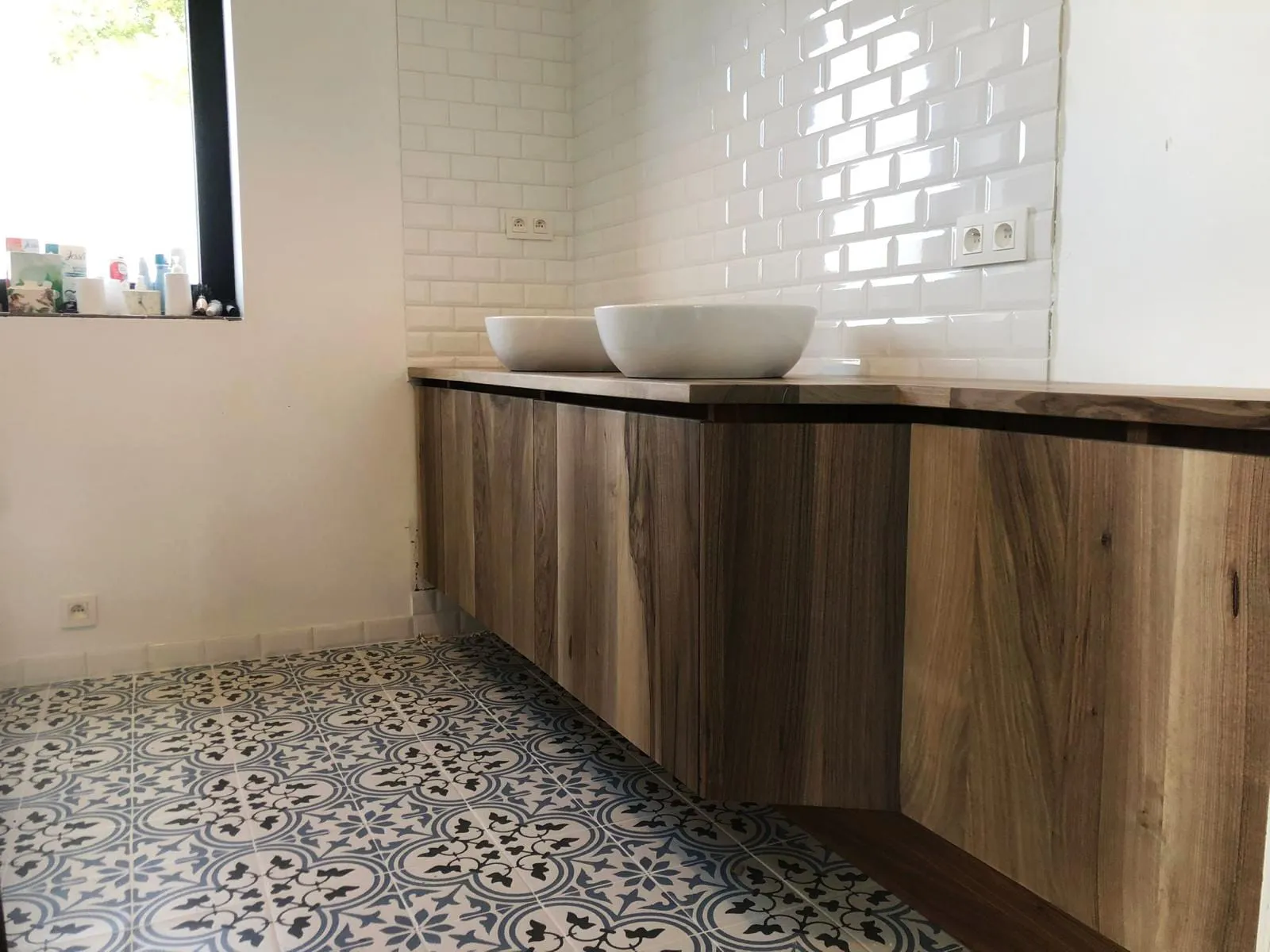 Washbasin made of local solid walnut wood and local sheet material