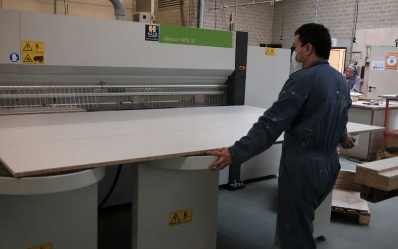 operator on plate machine