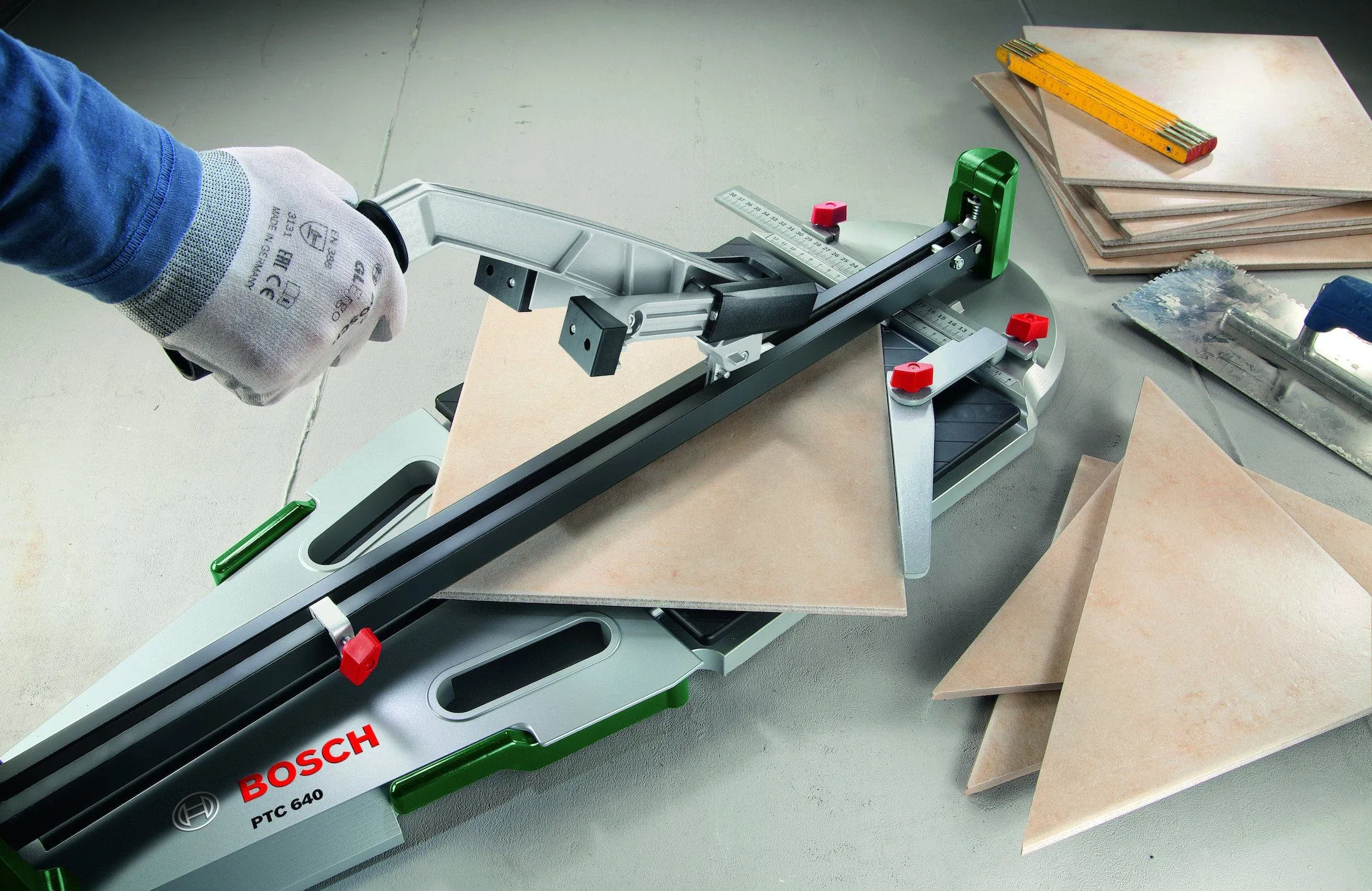 working with Bosch tile cutter