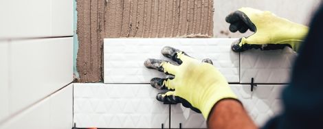 Placing ceramic tiles in your bathroom