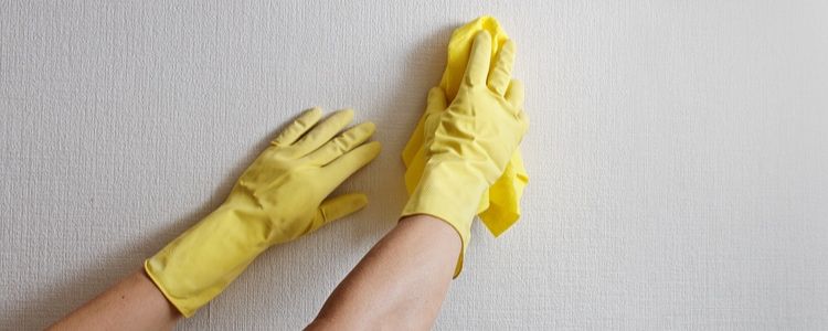 Hoe slechte geuren uit de muur verwijderen?