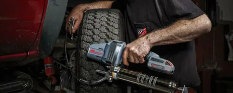 Choosing a grease gun: manual, pneumatic or cordless?